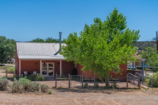 139 Old Lamy Trail, Lamy, NM 87540