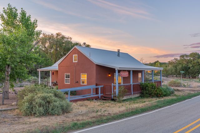 139 Old Lamy Trail, Lamy, NM 87540