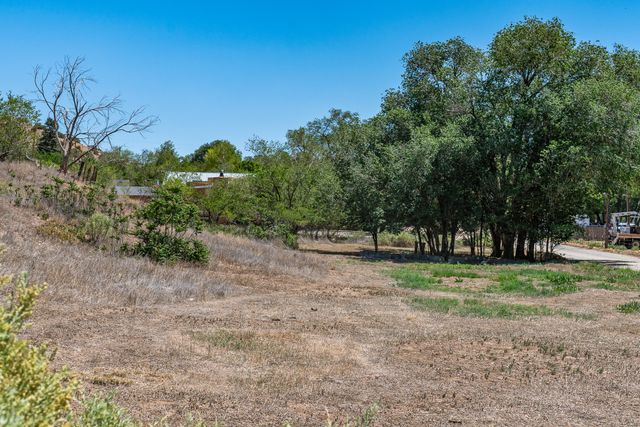 139 Old Lamy Trail, Lamy, NM 87540