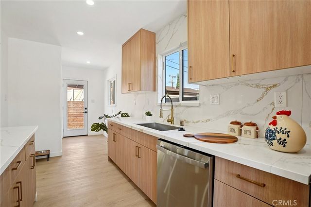 13907 13909 Wyandotte Street, Van Nuys, CA 91405