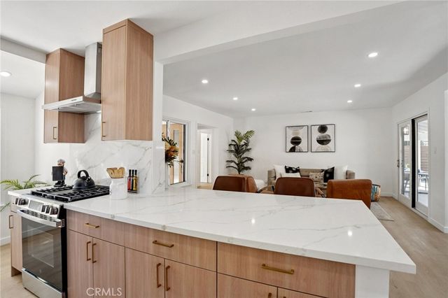 13907 13909 Wyandotte Street, Van Nuys, CA 91405