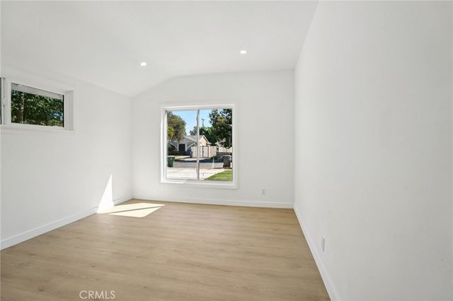 13907 13909 Wyandotte Street, Van Nuys, CA 91405