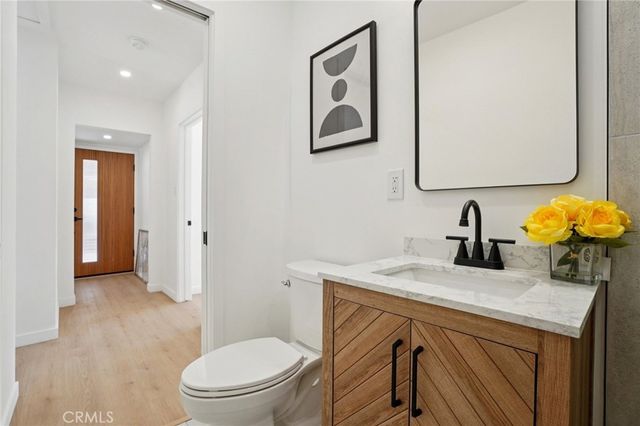 13907 13909 Wyandotte Street, Van Nuys, CA 91405