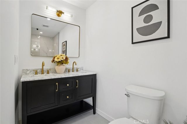 13907 13909 Wyandotte Street, Van Nuys, CA 91405