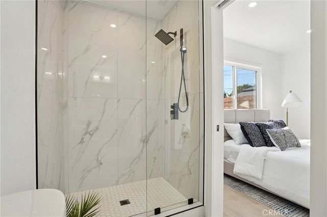 13907 13909 Wyandotte Street, Van Nuys, CA 91405