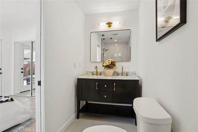 13907 13909 Wyandotte Street, Van Nuys, CA 91405