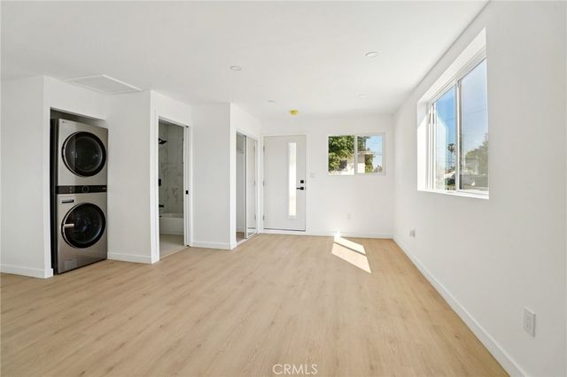 13907 13909 Wyandotte Street, Van Nuys, CA 91405