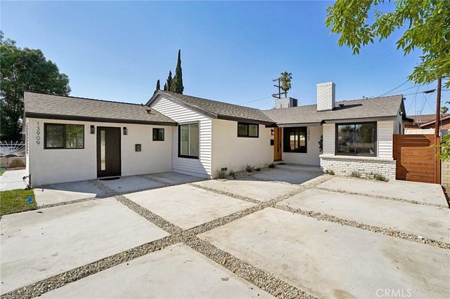 13907 13909 Wyandotte Street, Van Nuys, CA 91405