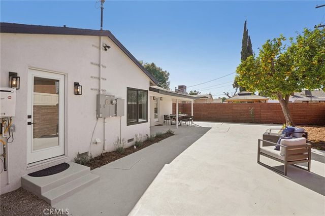 13907 13909 Wyandotte Street, Van Nuys, CA 91405