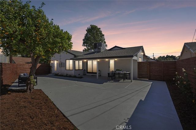 13907 13909 Wyandotte Street, Van Nuys, CA 91405