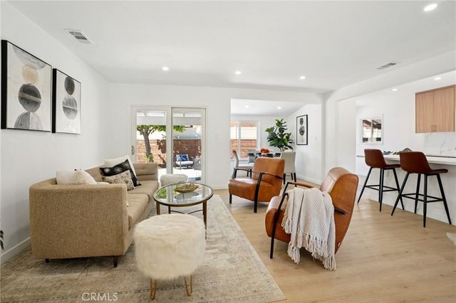 13907 13909 Wyandotte Street, Van Nuys, CA 91405