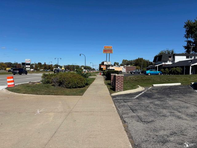 8357 Telegraph Road, Taylor, MI 48180