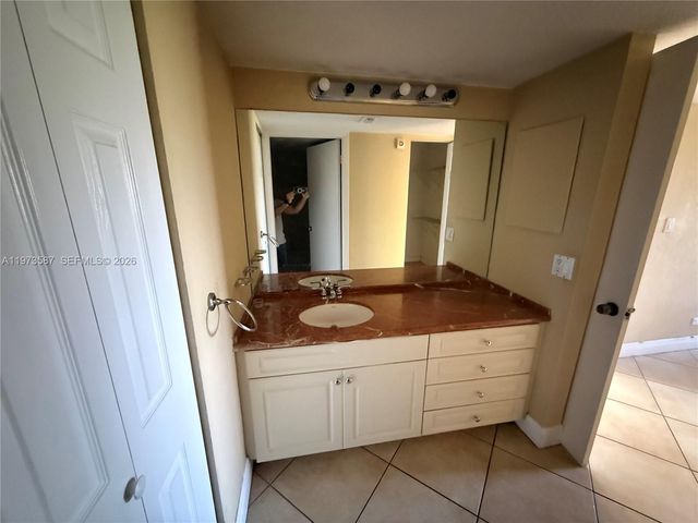 6601 SW 116th Ct 402, Miami, FL 33173