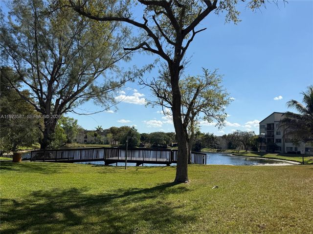 6601 SW 116th Ct 402, Miami, FL 33173