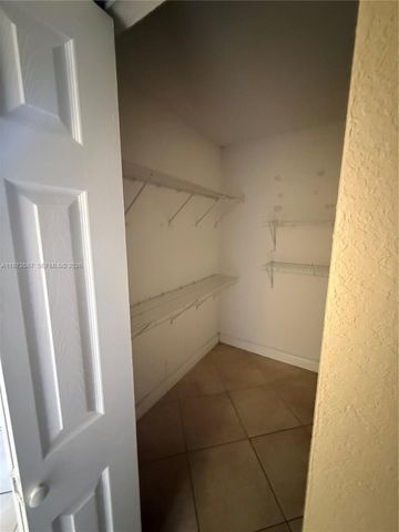 6601 SW 116th Ct 402, Miami, FL 33173