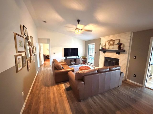 3135 N Shannon Lakes Drive, Tallahassee, FL 32309