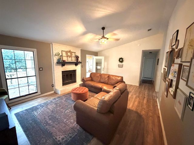 3135 N Shannon Lakes Drive, Tallahassee, FL 32309