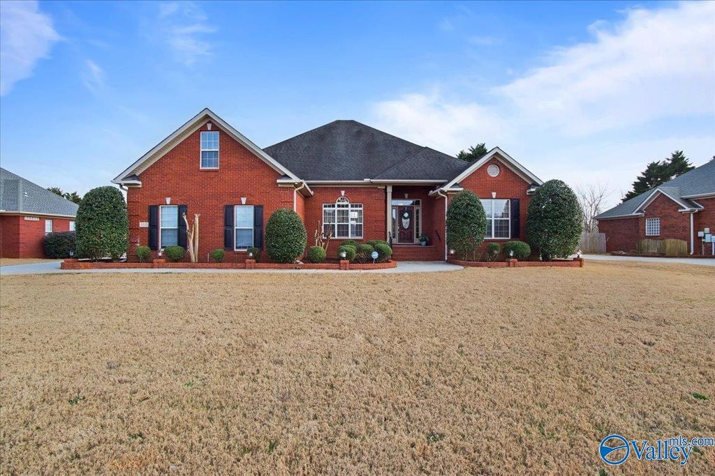 110 Arrow Path Drive, Huntsville, AL 35806