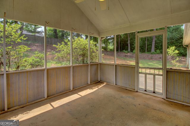 195 Manor Oak Drive, Covington, GA 30014