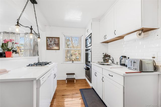 233 Clunie Avenue, Yonkers, NY 10703