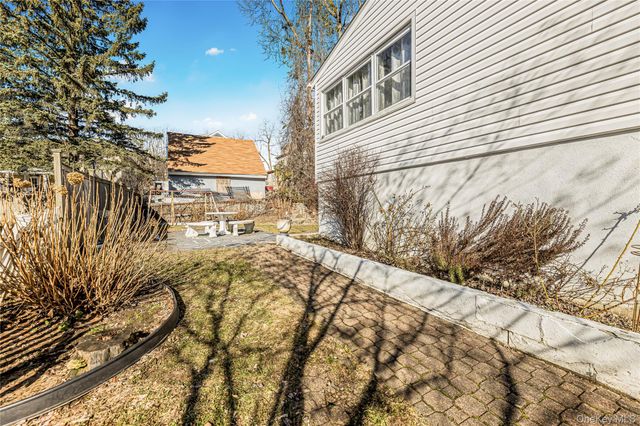 233 Clunie Avenue, Yonkers, NY 10703