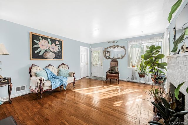 233 Clunie Avenue, Yonkers, NY 10703