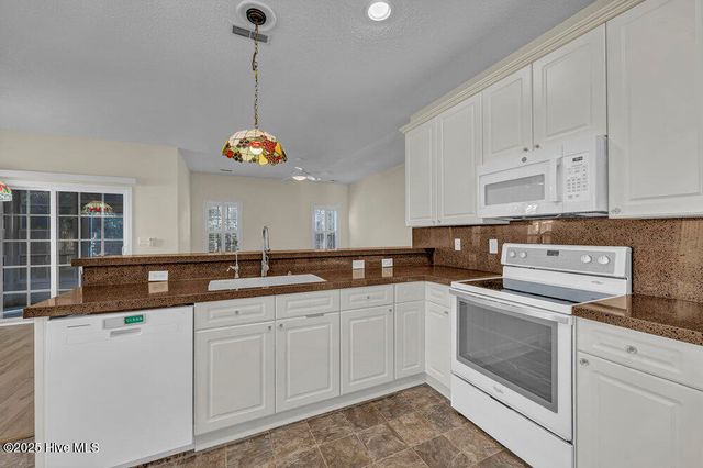 1042 Maplechase Drive SE, Leland, NC 28451