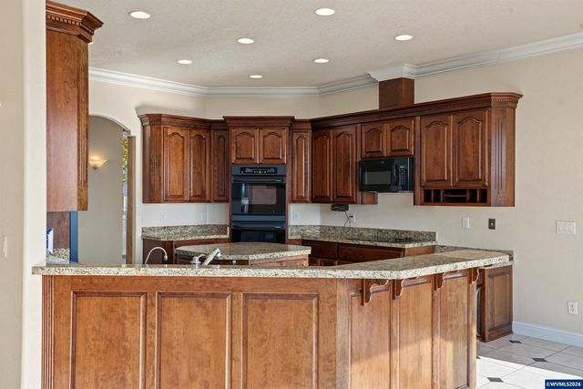 740 Hazeltine Av SE, Salem, OR 97306