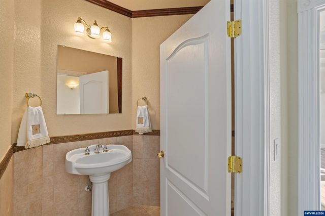 740 Hazeltine Av SE, Salem, OR 97306