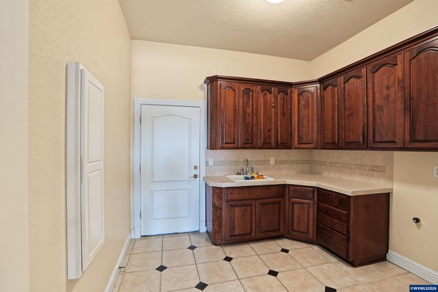 740 Hazeltine Av SE, Salem, OR 97306