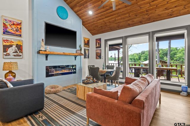 1284 Lake Franklin Dr, Winnsboro, TX 75494