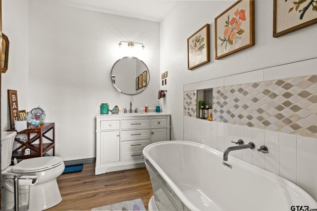 1284 Lake Franklin Dr, Winnsboro, TX 75494