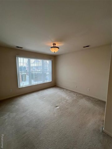 316 N Wixom Road 33, Wixom, MI 48393