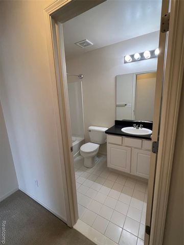 316 N Wixom Road 33, Wixom, MI 48393