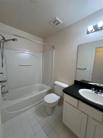 316 N Wixom Road 33, Wixom, MI 48393