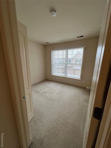 316 N Wixom Road 33, Wixom, MI 48393