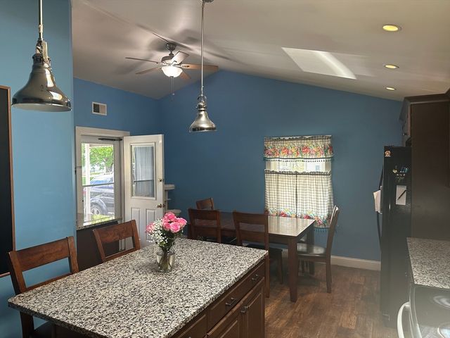 20 Keddy St, Springfield, MA 01109