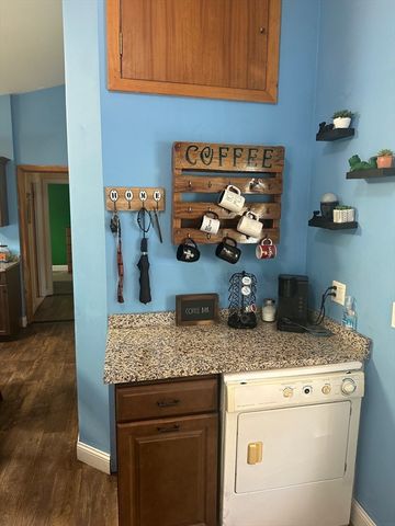 20 Keddy St, Springfield, MA 01109