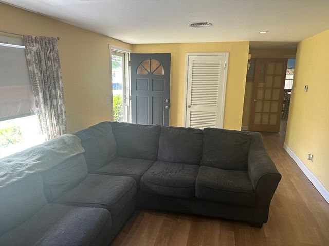 20 Keddy St, Springfield, MA 01109
