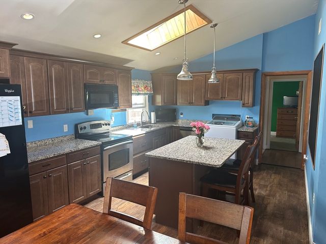 20 Keddy St, Springfield, MA 01109