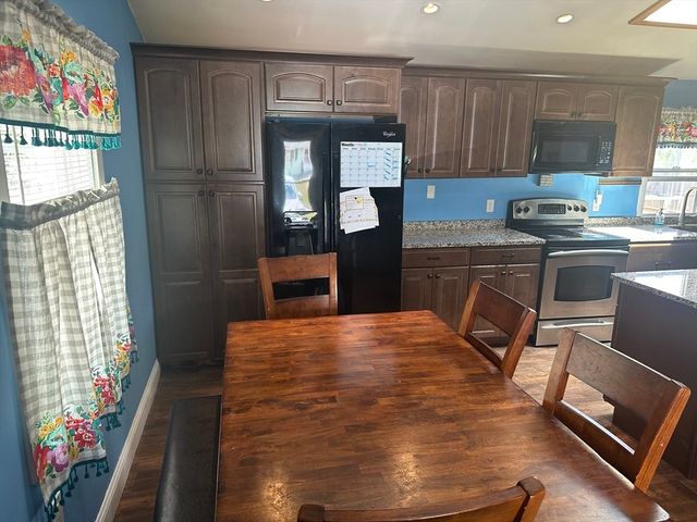 20 Keddy St, Springfield, MA 01109