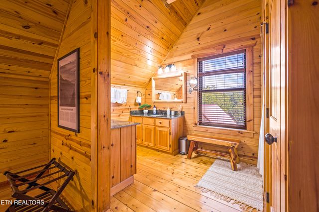 139 White Oak Resort Way, Gatlinburg, TN 37738