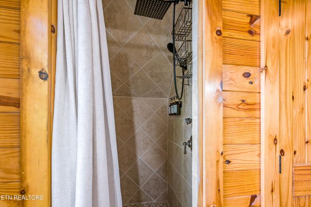 139 White Oak Resort Way, Gatlinburg, TN 37738