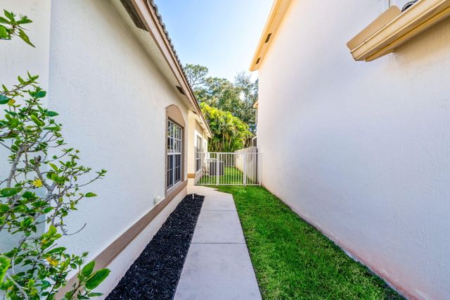 7616 Colony Palm Drive, Boynton Beach, FL 33436