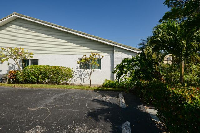 2123 SE Wayne Road, Stuart, FL 34994