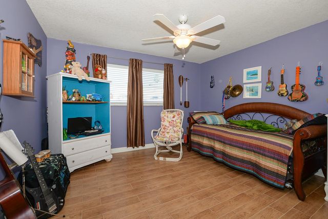 2123 SE Wayne Road, Stuart, FL 34994