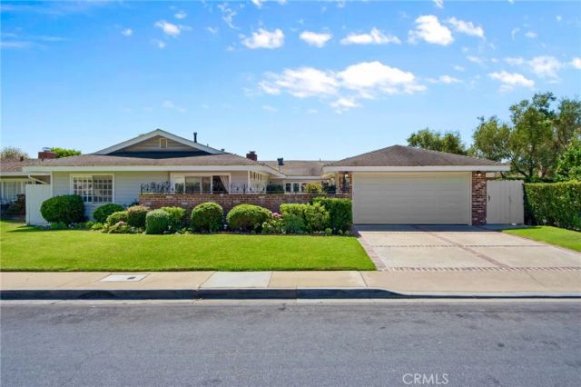 1407 Santanella, Newport Beach, CA 92625