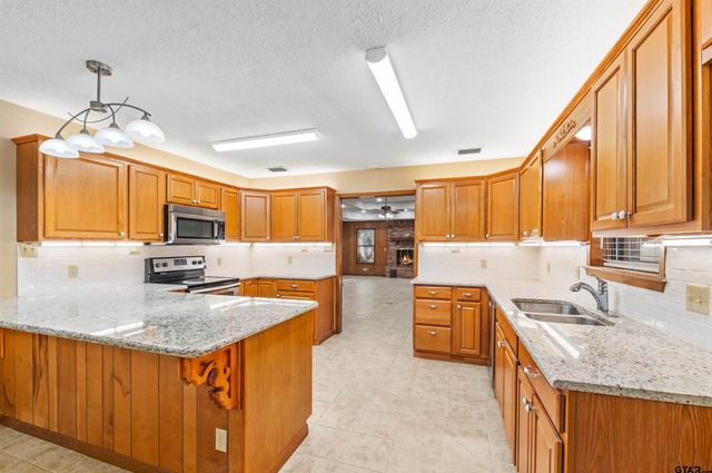 1104 W State Highway 154, Quitman, TX 75783