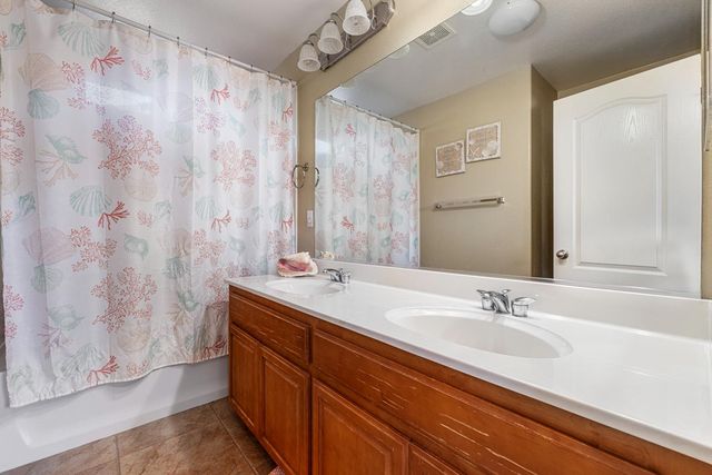5323 St Elmo Ct, Riverbank, CA 95367