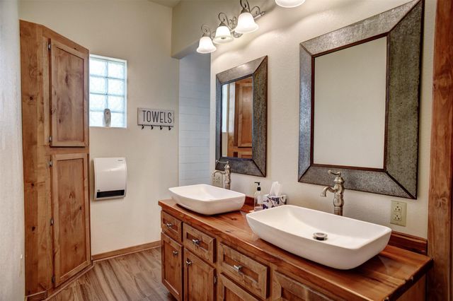 120 Lariat CT, Bastrop, TX 78602
